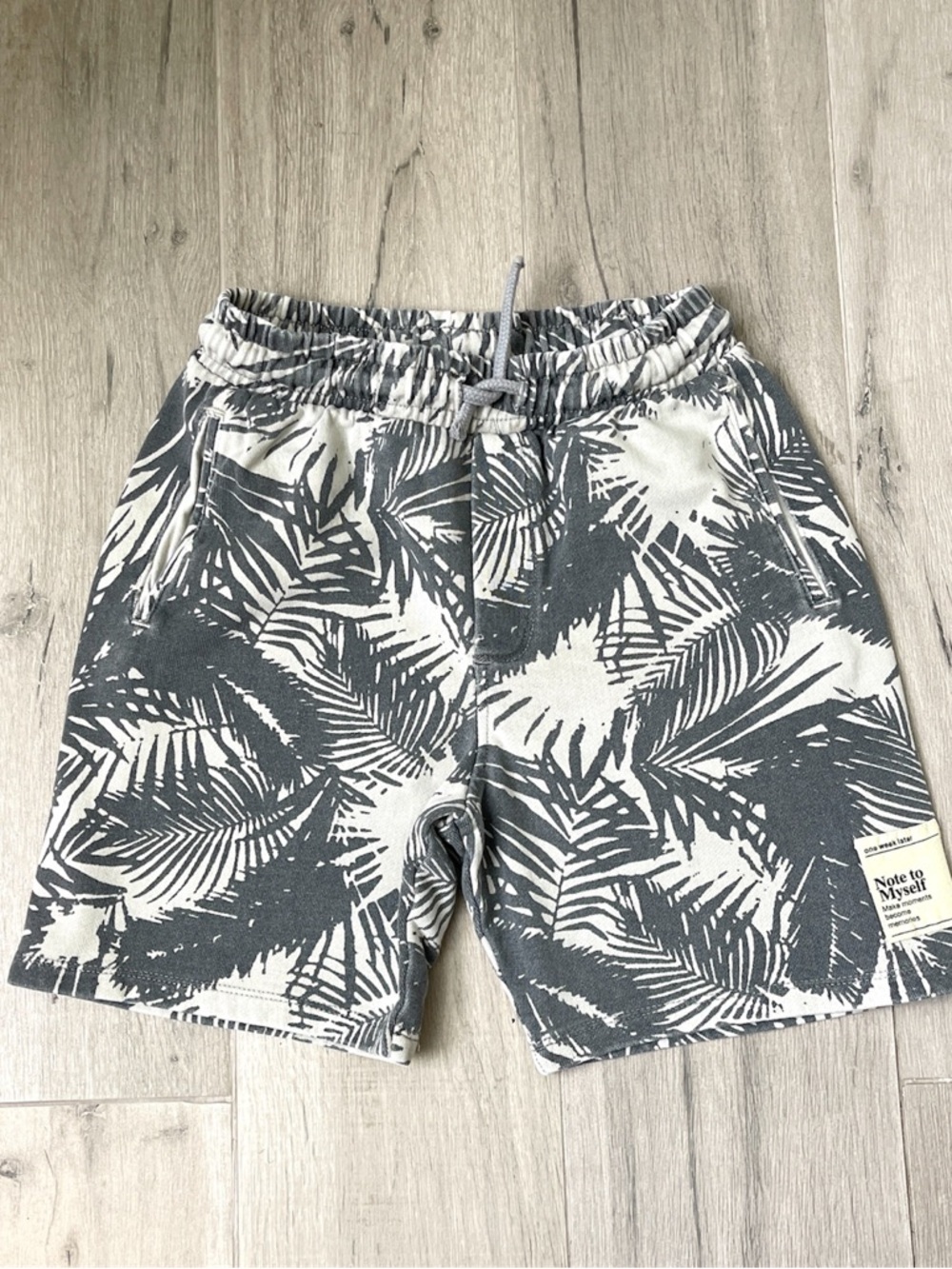 Zara Kids Boys Gray Palm Leaf Print Shorts Size 6  116cm